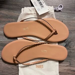 TKEES tan flip flops never been worn